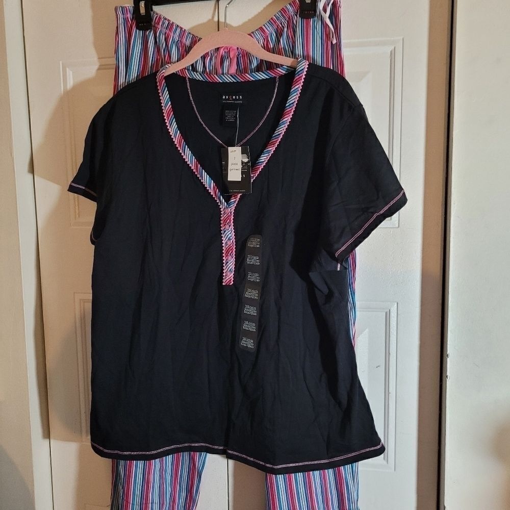 Axcess Pj  Women's XLARGE NWT Black Muilt Color light Weight pajama set unused